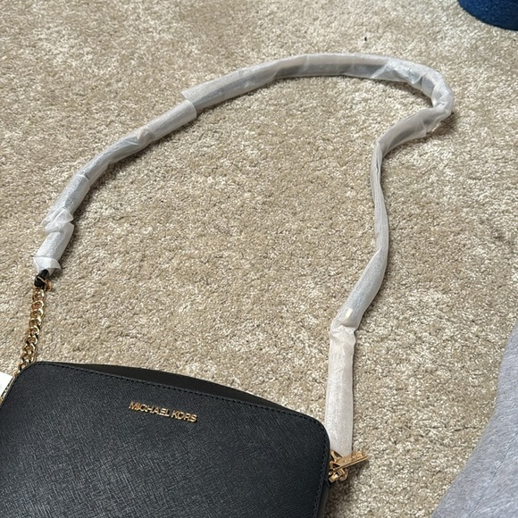SOLD just after offer sent - no longer available Michael Kors Jet Set Crossbody - Picture 6 of 6